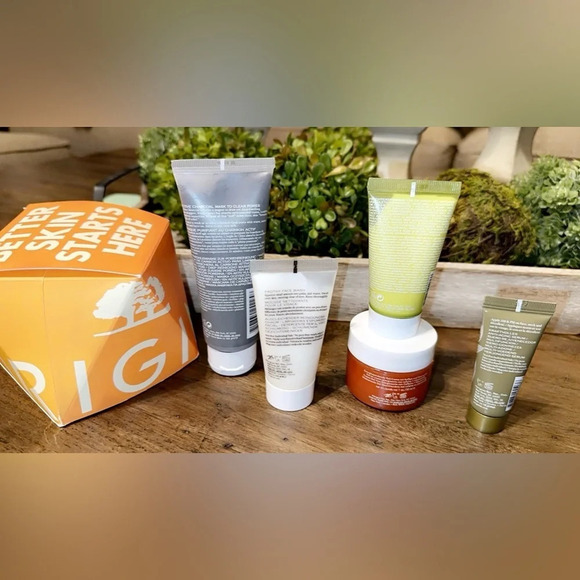 NWT ORIGINS 5pc skincare bundle Clear Improvement Active Charcoal Face Set - Picture 4 of 14